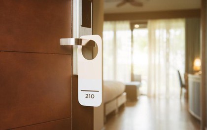 "Ngay khi tôi bước vào khách sạn, tôi ném nó vào góc": Bí mật ẩn sau vẻ hào nhoáng và sự thật ít người biết trong phòng khách sạn