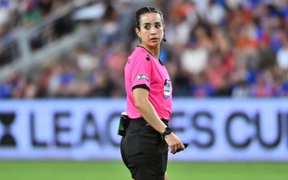 Nữ trọng tài xinh đẹp bị CĐV quá khích dọa giết, FIFA lên tiếng