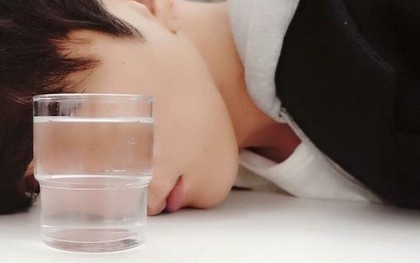 SOS với kiểu uống nước HỦY HOẠI tim và thận, nguy hiểm tính mạng nhưng rất nhiều người tưởng tốt!