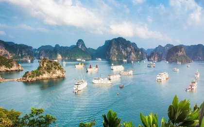 Tàu du lịch trên vịnh Hạ Long sẽ được lắp đặt thiết bị thông tin liên lạc AIS