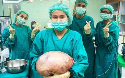 Thấy bụng con to bất thường đến nhường này mà gia đình vẫn nghĩ do "ăn khoẻ", đến khi thăm khám bác sĩ mới phát hiện sự thật khủng khiếp