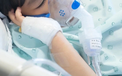 Xót xa cậu bé mắc 8 căn bệnh nan y viết thư yêu cầu mẹ ngừng điều trị