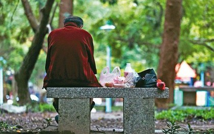 Lương hưu 8 tỷ đồng, người đàn ông 60 tuổi ôm mặt khóc, cuộc sống quá ám ảnh: Tất cả chỉ vì 1 quyết định tưởng chừng hoàn hảo!