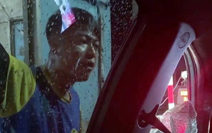 TP HCM: Bắt nam thanh niên đập vỡ kính taxi công nghệ