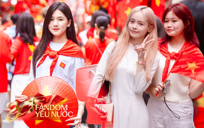 Khối nàng thơ tiến về Hàng Mã
