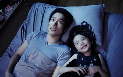 “TV có cảnh hôn, khi đang xem cùng con thì phải làm sao?” Bố EQ cao nói 3 câu này