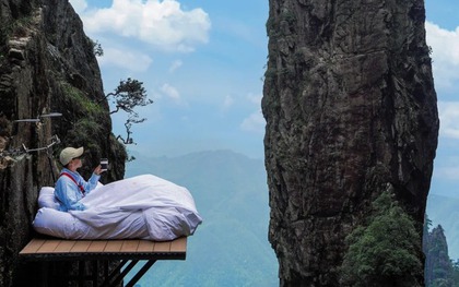 Ngủ trên vách núi cao chót vót - Trào lưu mạo hiểm mới của giới trẻ Trung Quốc