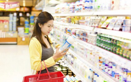 "Thực phẩm bổ sung" trên hộp sữa là gì? Điều mẹ nào cũng nên hiểu rõ trước khi quyết định cho con dùng sữa công thức