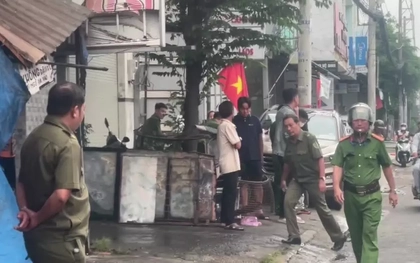 Hàng xóm day dứt vì 3 lần xông vào nhà đang cháy nhưng không cứu được cụ ông ở TPHCM