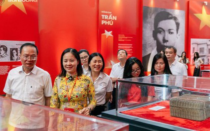 Khơi nguồn tự hào từ triển lãm “95 năm Cờ Đảng soi đường”