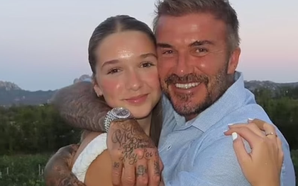 David Beckham khiến con gái út - Harper - "ngượng chín mặt" ở trường vì 1 hành động cực "sến"!