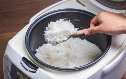 Dùng nồi cơm điện bong lớp chống dính có gây ung thư?