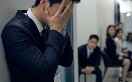 Sau khi nộp 1.500 CV mà không nhận được lời mời nào, một cựu phó chủ tịch 44 tuổi đau khổ cho biết: "Tôi sẵn sàng làm công nhân vệ sinh"