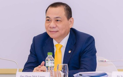 Từ ngày tỷ phú Phạm Nhật Vượng khuyên "chọn VIC thay vì vàng": Cổ phiếu VIC đã tăng gần 3 lần, còn vàng gần như đứng im