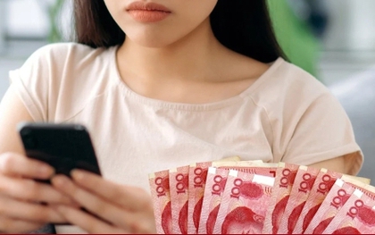 Để được con gái đi học xa nhắn tin, ông bố phải trả công 5,6 triệu đồng/tháng