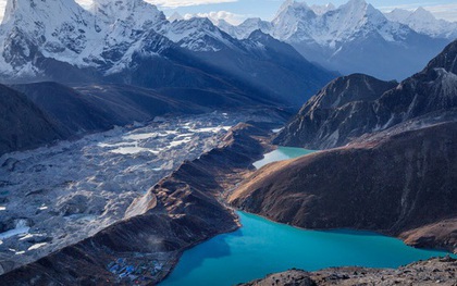 Phát hiện cấu trúc kỳ lạ đang đội dãy Himalaya lên cao