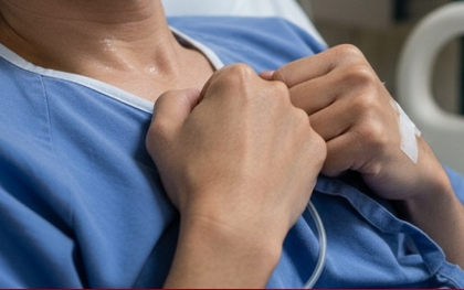 Lột da, suy tủy chỉ sau vài ngày uống nhầm liều thuốc trị bệnh vảy nến