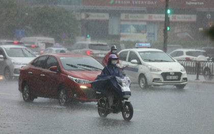 Bão số 9 Ragasa giật trên cấp 17 tiến gần đất liền: Hà Nội sẽ mưa to gió lớn ở đâu, cấp độ thế nào?