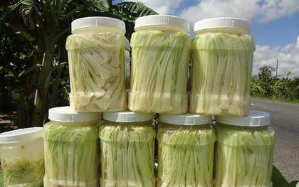Từ cỏ dại, người dân miền Tây đã tạo nên món đặc sản dân dã khiến ai cũng muốn mua về làm quà