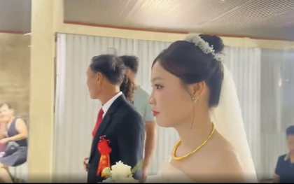 Cô dâu ở Đà Nẵng nói về khoảnh khắc cả thôn "hộ tống" 80 mâm cỗ trong 30 phút khi bão cuốn cả rạp cưới