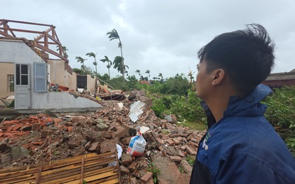 Tang thương Ninh Bình sau lốc xoáy: Con trai nạn nhân rụng rời khi chứng kiến căn nhà của cha mẹ đổ sập, mất đi cả hai người thân trong chớp mắt