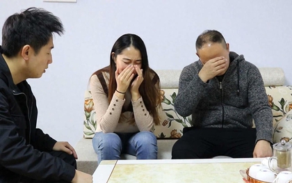"Con ly hôn đi, bố nuôi hai mẹ con con": Tờ giấy bố chồng đưa cho con dâu bị phát hiện, cả nhà dậy sóng
