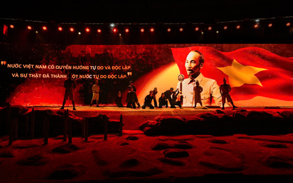 Tự hào Việt Nam tôi đó: Từ em nhỏ đến cụ già vùng sâu vùng xa đều có thể trải nghiệm triển lãm ảo 3D “95 năm Cờ Đảng soi đường”!
