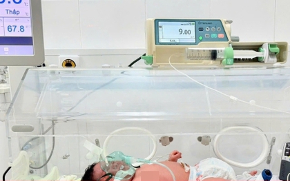 Bé trai chào đời nặng 6,2 kg