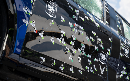 Sau một tuần mở cửa Triển lãm lớn nhất lịch sử: Chiếc xe bọc thép với 440 phát bắn vẫn là tâm điểm thu hút khách chiêm ngưỡng