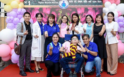 Bản lĩnh thép của nữ sinh 12 năm liền học giỏi, vượt qua căn bệnh hiếm để vào đại học Y Dược