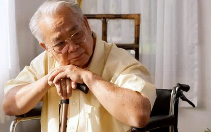 5 năm làm dâu không hỏi chuyện tiền nong, người phụ nữ khóc òa vì 1 câu nói của bố chồng
