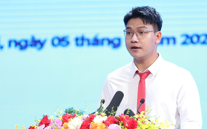 Nam sinh đại diện 26 triệu học sinh phát biểu tại lễ khai giảng đặc biệt