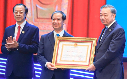 Tổng Bí thư trao Huân chương Lao động hạng Nhất cho Bộ Giáo dục và Đào tạo