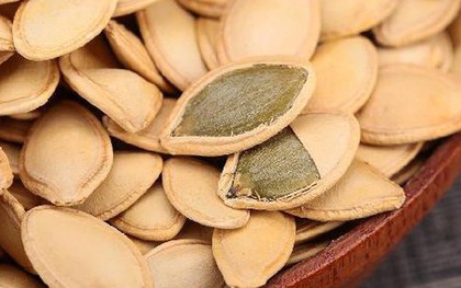 Hạt bí ăn sống hay ăn chín tốt hơn?