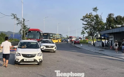 Vì sao bến phà từ chối chở khách rời đảo Cát Bà ngày chủ nhật?