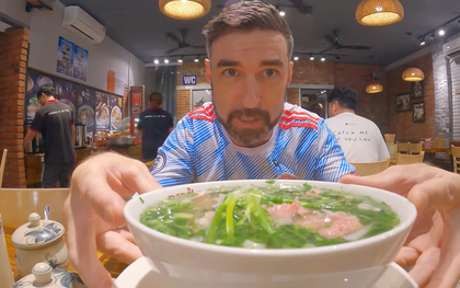 Anh Tây hào hứng đi ăn phở bò Việt Nam, gọi món chỉ nói nhầm 1 chữ mà có kỷ niệm nhớ đời