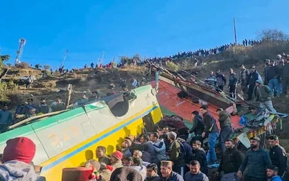 Xe khách rơi xuống vực ở Ấn Độ, 14 người thiệt mạng