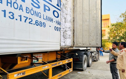 CSGT bất ngờ phát hiện "bí mật" về lô hàng 10 tấn trên xe đầu kéo