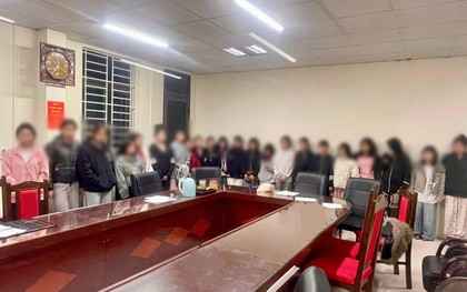 Vạch trần đường dây mua bán người núp bóng massage, karaoke: 21 thiếu nữ bị ép rót bia, bấm bài rồi bị bán qua tay nhiều chủ