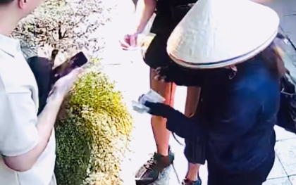 Công an Hà Nội xác minh clip khách Tây bị "chặt chém" 850.000 đồng chiếc nón lá