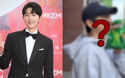 Song Joong Ki xách túi rác thôi cũng khiến 290.000 người ngỡ ngàng