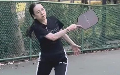 Nữ tỷ phú Thái Lan Madam Pang chơi pickleball gây bão cõi mạng