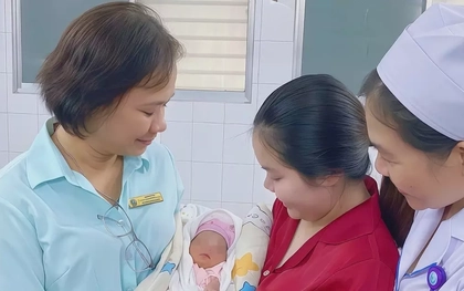 Kỳ tích cứu sống 1 trong 2 bé song thai từ thụ tinh ống nghiệm