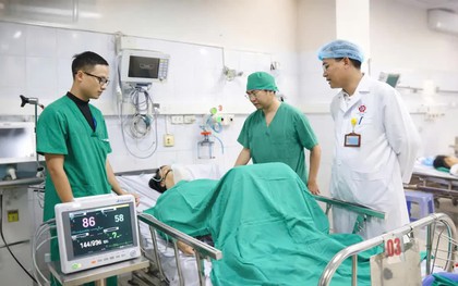 Cấp cứu thành công ca sốc đa chấn thương nguy kịch sau khi rơi từ cầu Bãi Cháy