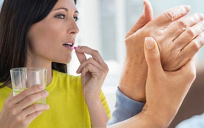 Uống vitamin buổi sáng khiến nhiều người phí công vô ích: 3 loại vitamin chuyên gia khuyên nên tránh uống khi mới ngủ dậy