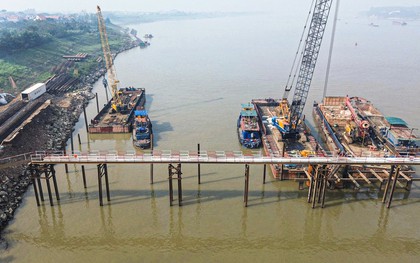 Cận cảnh công trường thi công cầu hơn 3.400 tỷ đồng nối Hà Nội - Phú Thọ