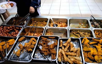 Suất cơm 30.000 đồng ở canteen ĐHQG Hà Nội có gì mà khiến DHS Trung Quốc phải lên bài đề xuất?