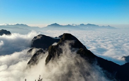 Săn mây trên đỉnh Ngũ Chỉ Sơn