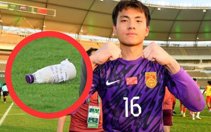 Phỏng vấn siêu thủ môn Trung Quốc trước trận gặp U23 Việt Nam: Thao túng tâm lý đối thủ chỉ bằng 1 chai nước dán "phao"