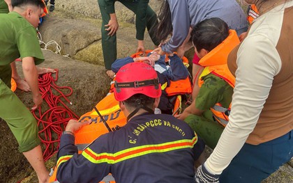 Cứu 2 du khách nước ngoài bị sóng cuốn, mắc kẹt trong hốc đá ở Đắk Lắk